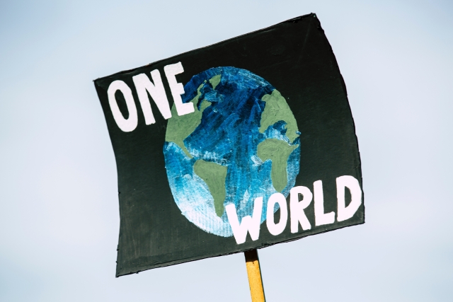 Anteprima Articolo Blog Un invito alla responsabilità ambientale: come educare le future generazioni a contribuire per salvare la Terra in occasione della giornata mondiale