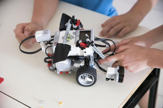 Moto accelerato e moto armonico con Lego Mindstorms...